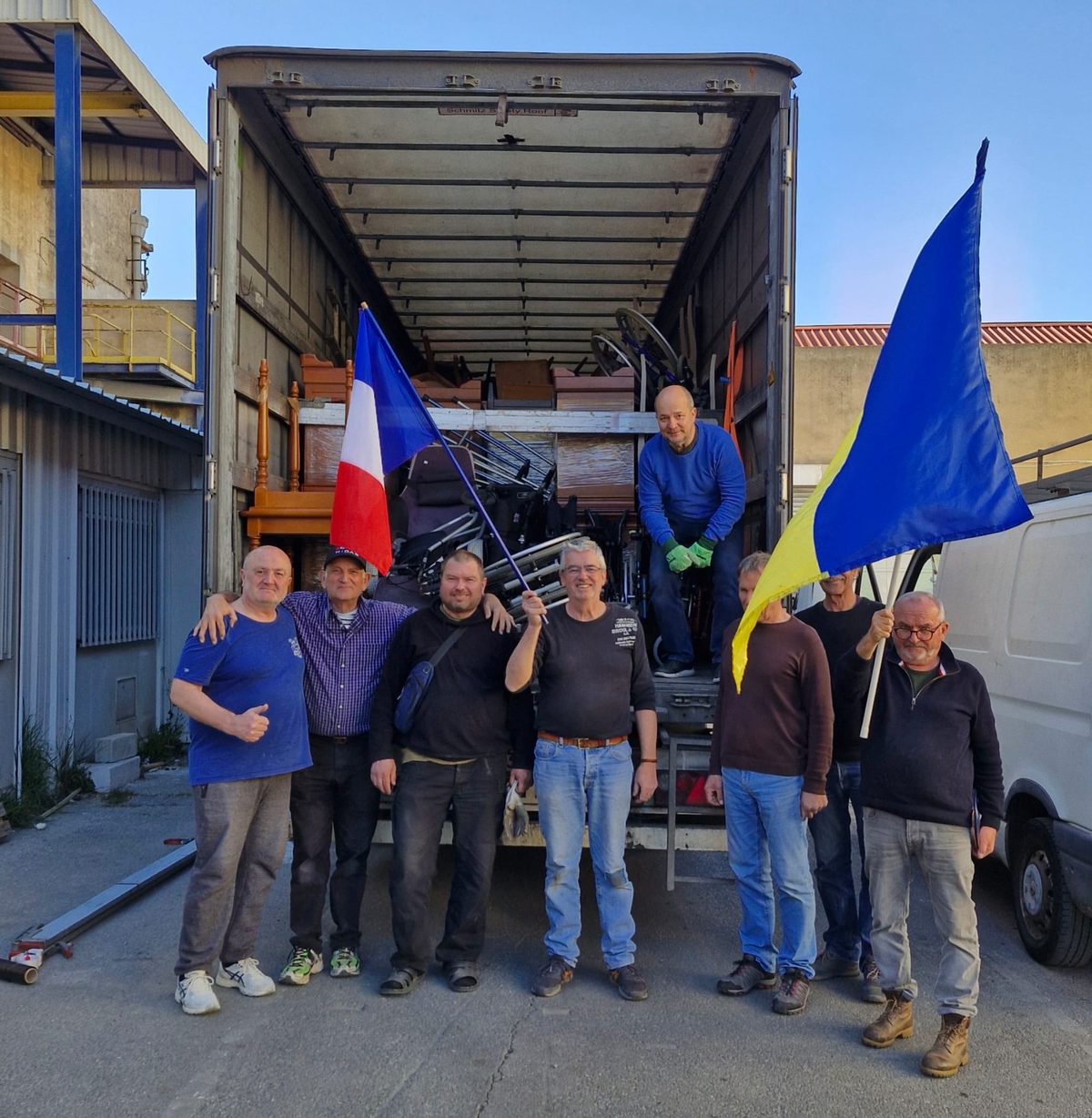 Convoi Ukraine drapeaux